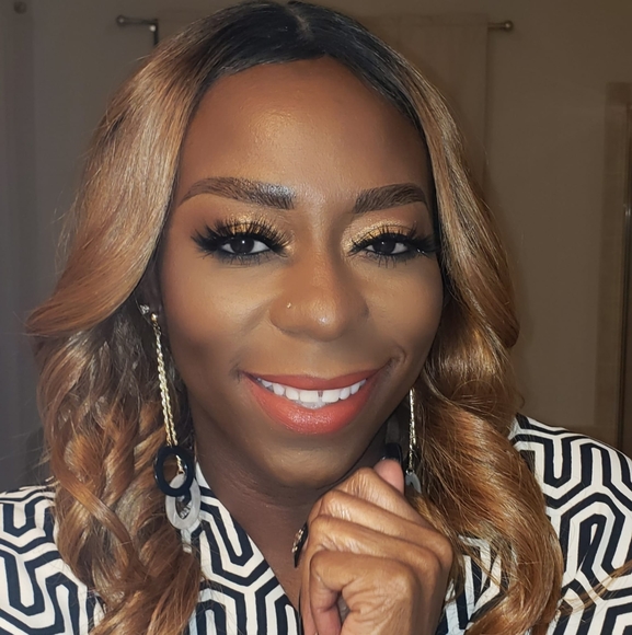 Meet your Posher, Angie-Ange - Picture 1 of 1